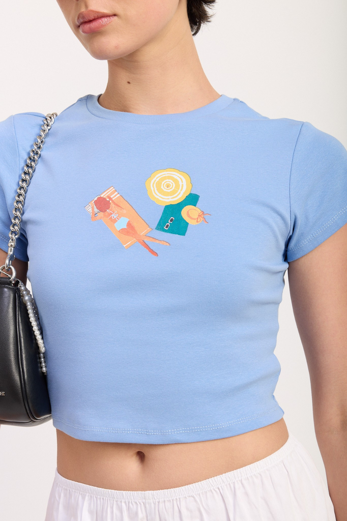 Beach scene graphic tee