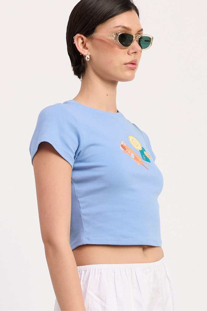 Beach scene graphic tee