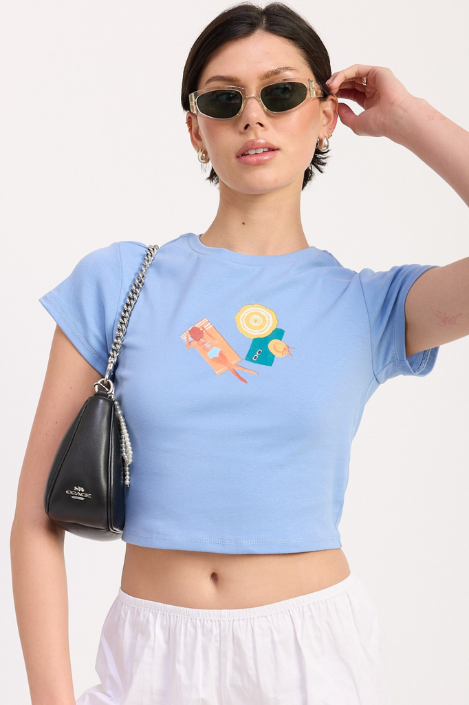 Beach scene graphic tee