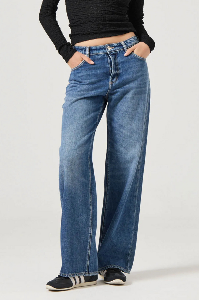 Dark blue wash denim jean