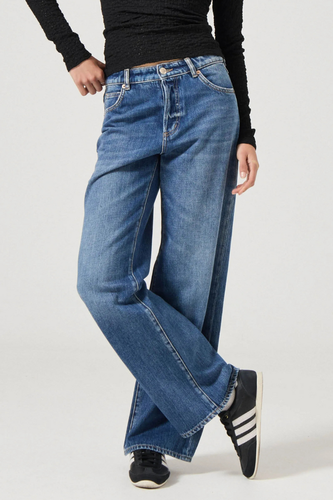 Dark blue wash denim jean