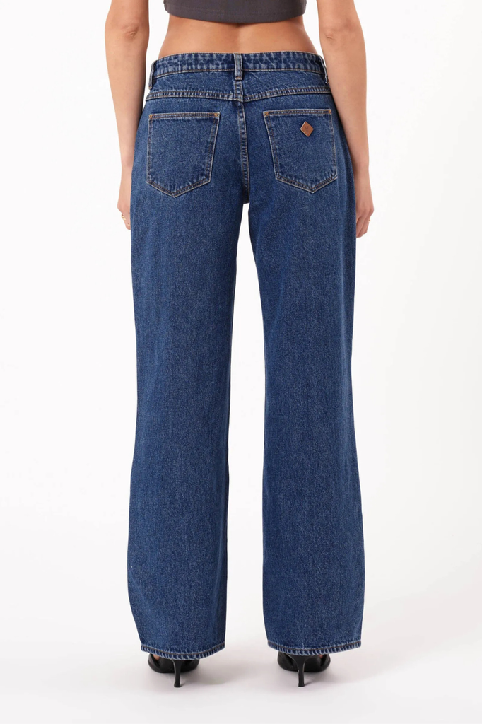 Low rise relaxed blue jeans