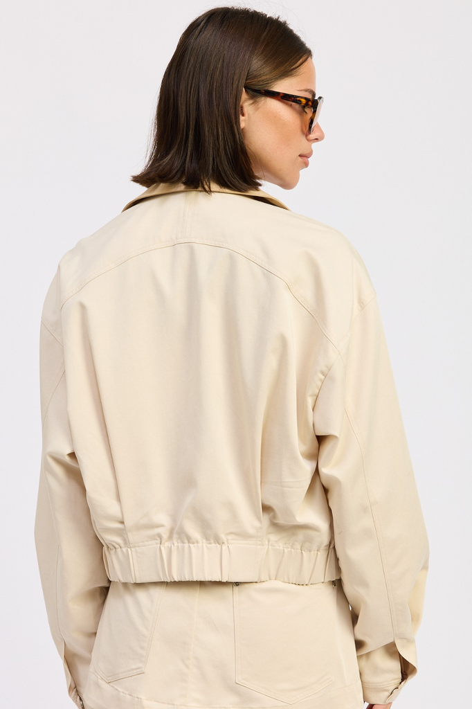 Light beige boxy fit zip-up jacket with tan collar.