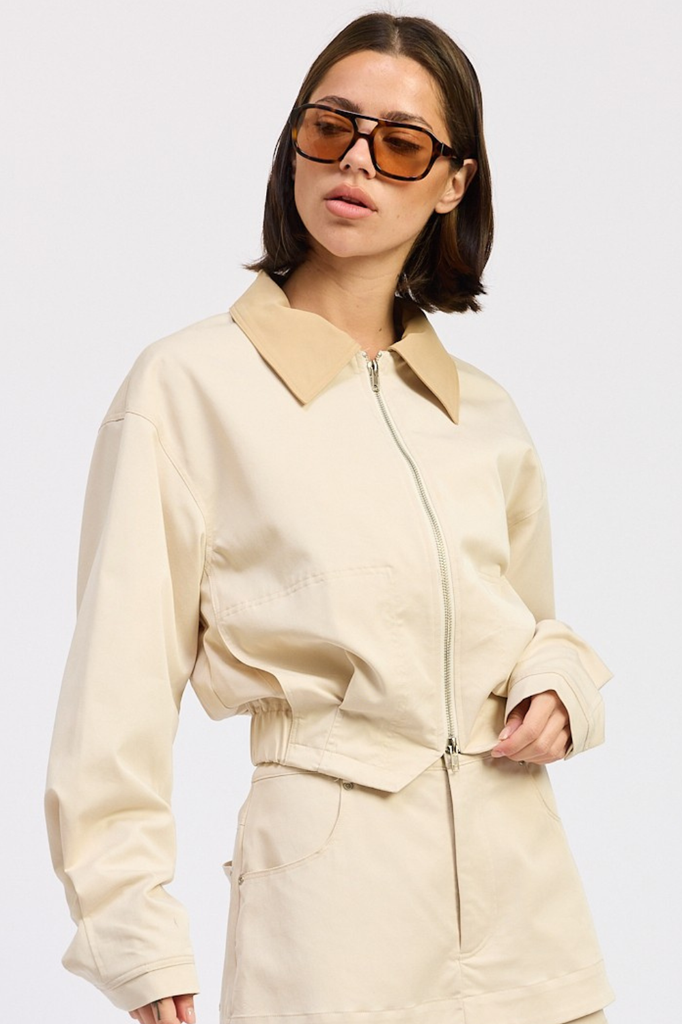 Light beige boxy fit zip-up jacket with tan collar.